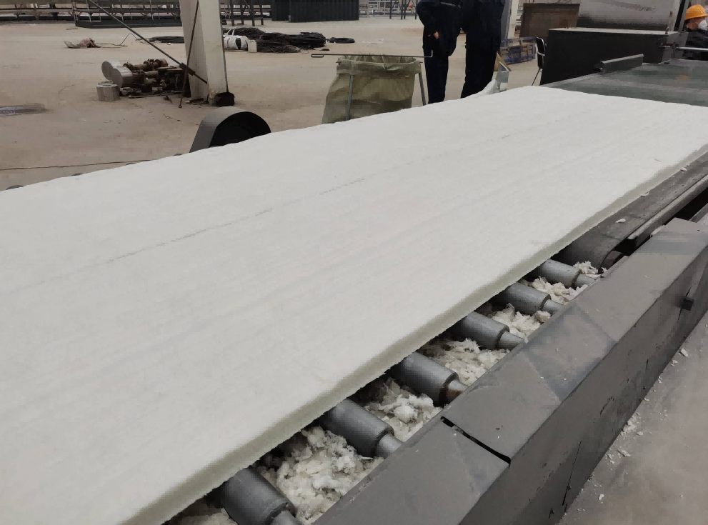 What are the applications, advantages, and disadvantages of ceramic fiber board?