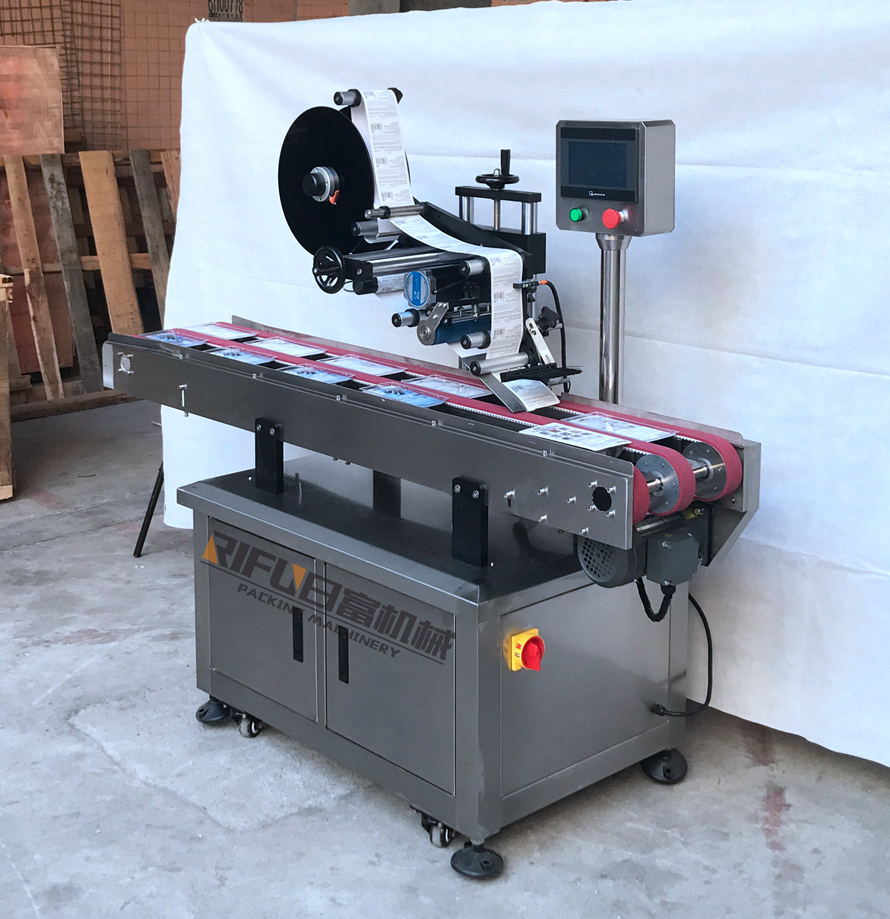 Automatic flat surface top labeling machine