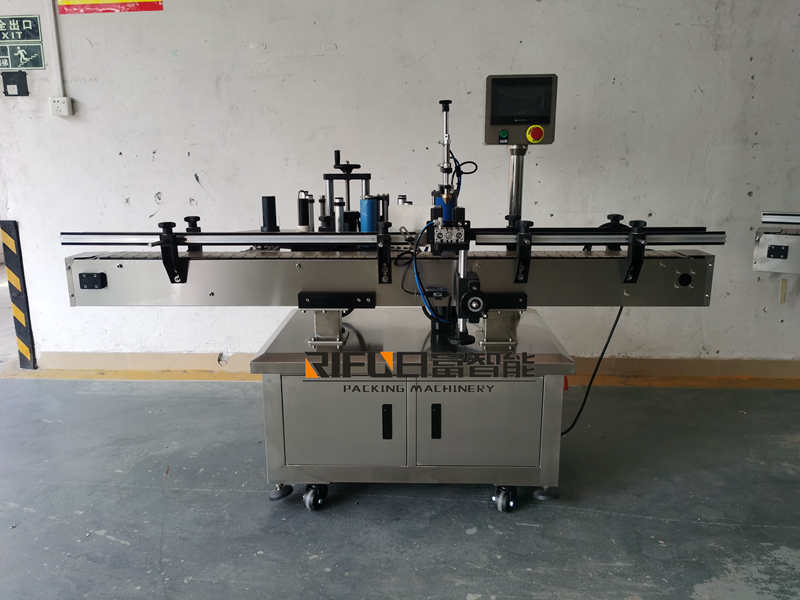Round empty bottle labeling machine for South America customer