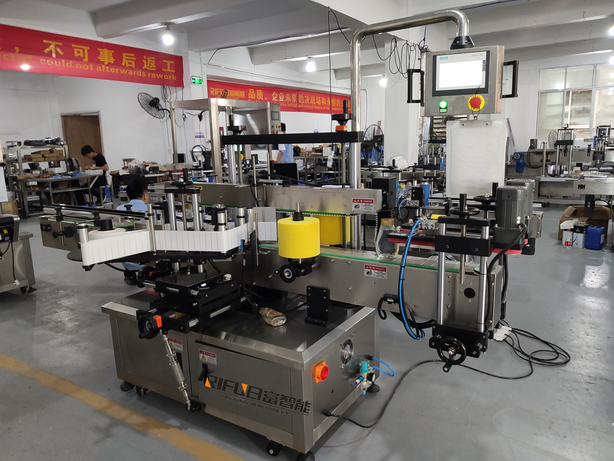 Multifunctional double sides labeling machine for round bottle, square bottle