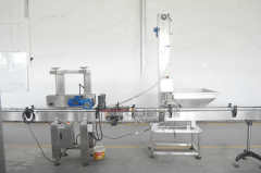 Automatic press capping machine for edible oil bottle