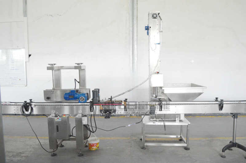 Automatic press capping machine for edible oil bottle