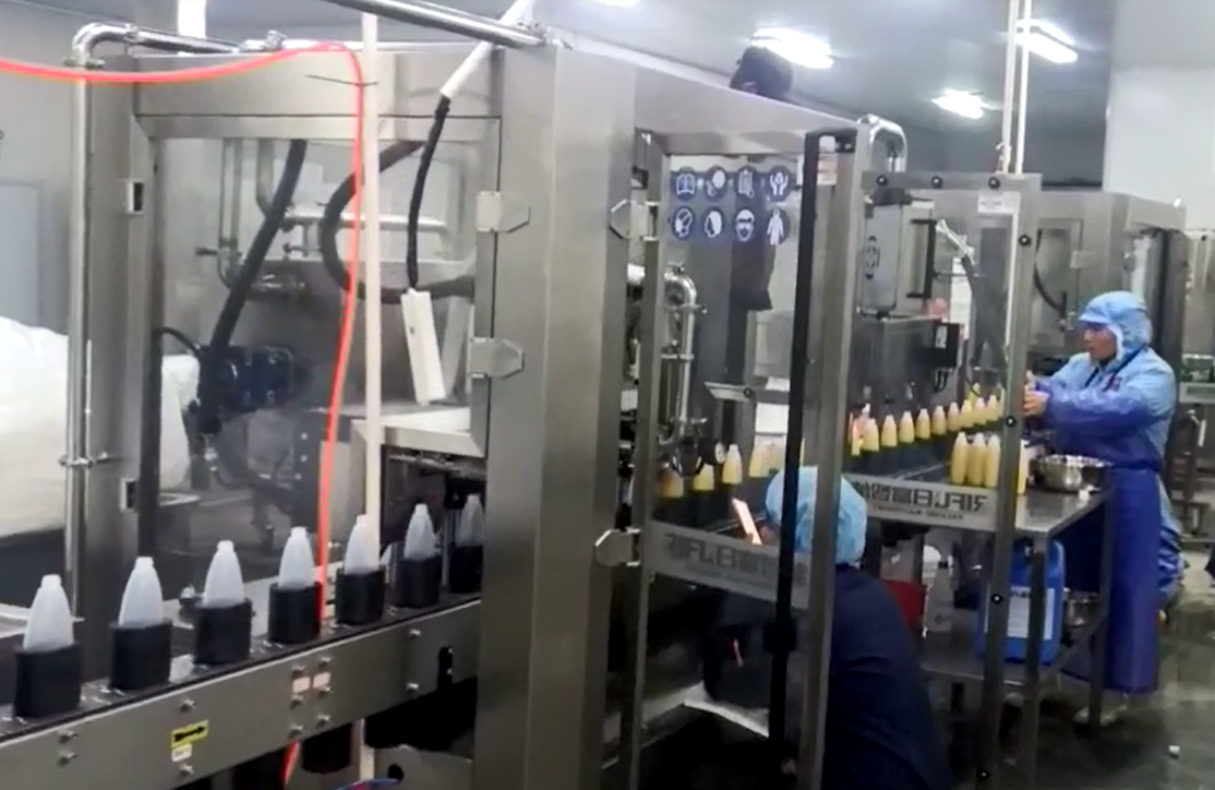 Automatic bottle filling capping line for garlic sauce