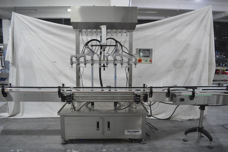 Fully automatic gravity windshield washer liquid filling sealing labeling production line