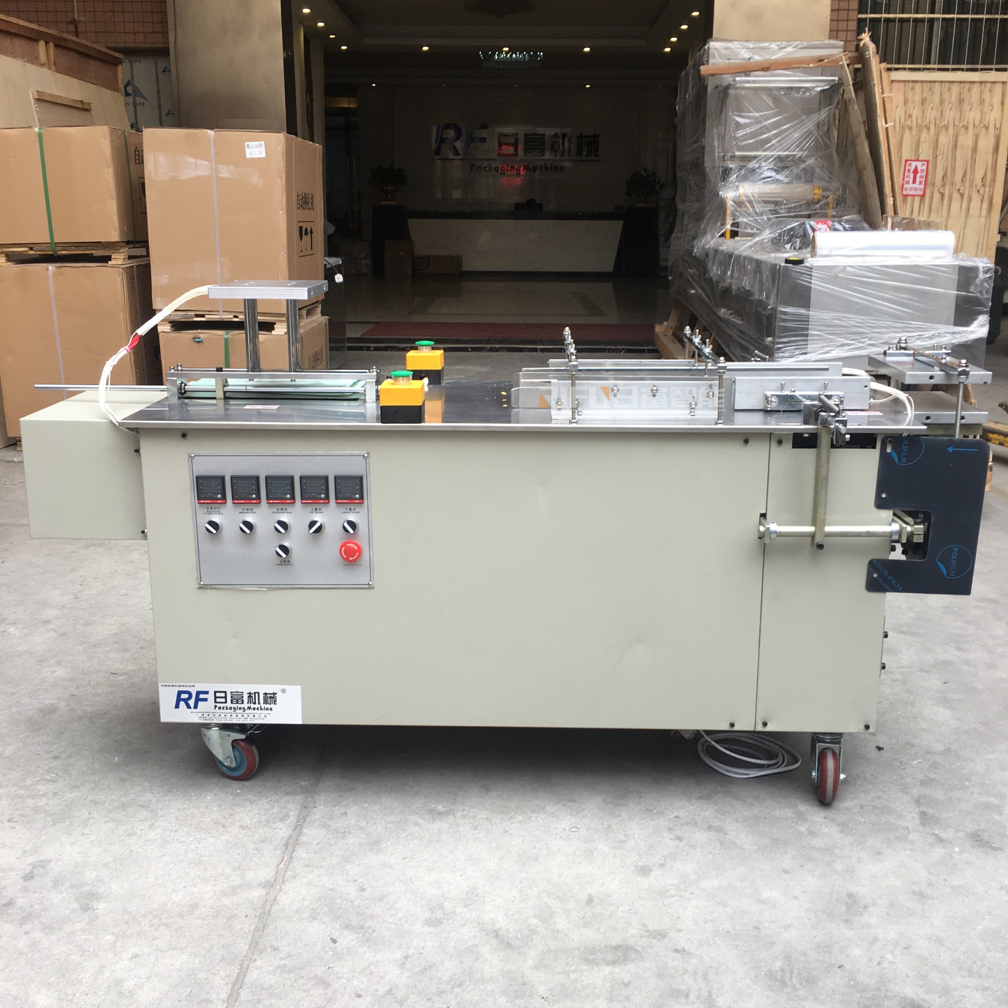 Semi- automatic cellophane wrapping machine/manual wrapping machine