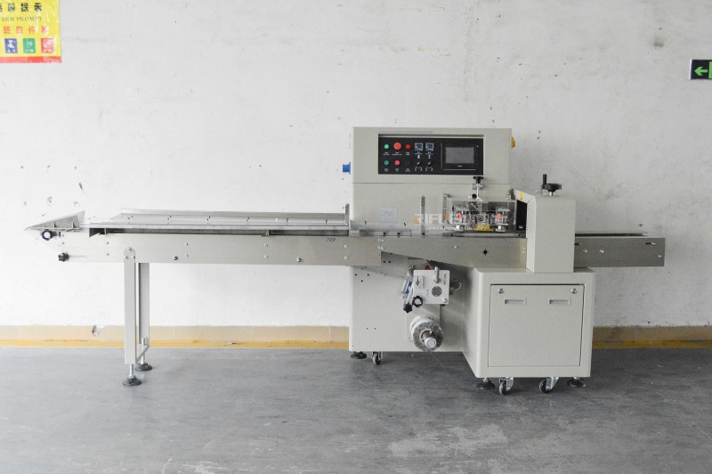 Horizontal bag packing machine