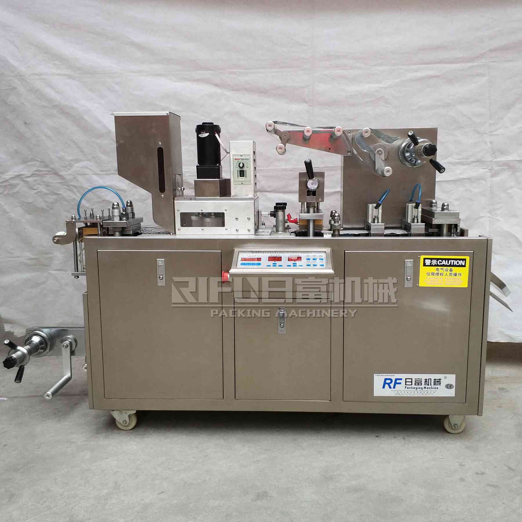 Automatic pharmaceutical blister packing machine for tablet pill capsule