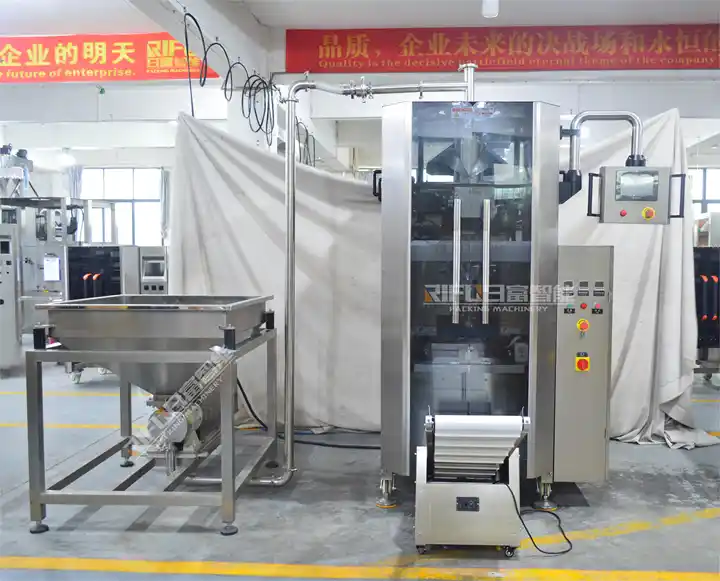 Automatic vertical liquid packing machine with rotary pump