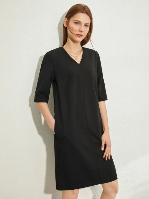 V-neck Simplicity Shift Dress