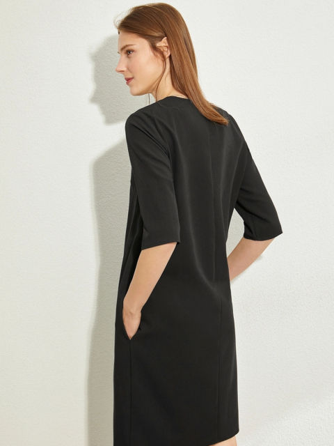 V-neck Simplicity Shift Dress