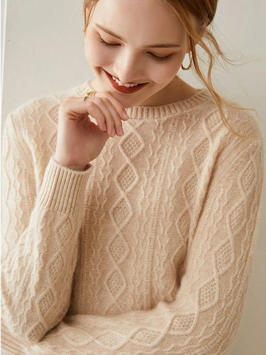 Round Neck Pullover With Twist Pattern Bottomed Sweater