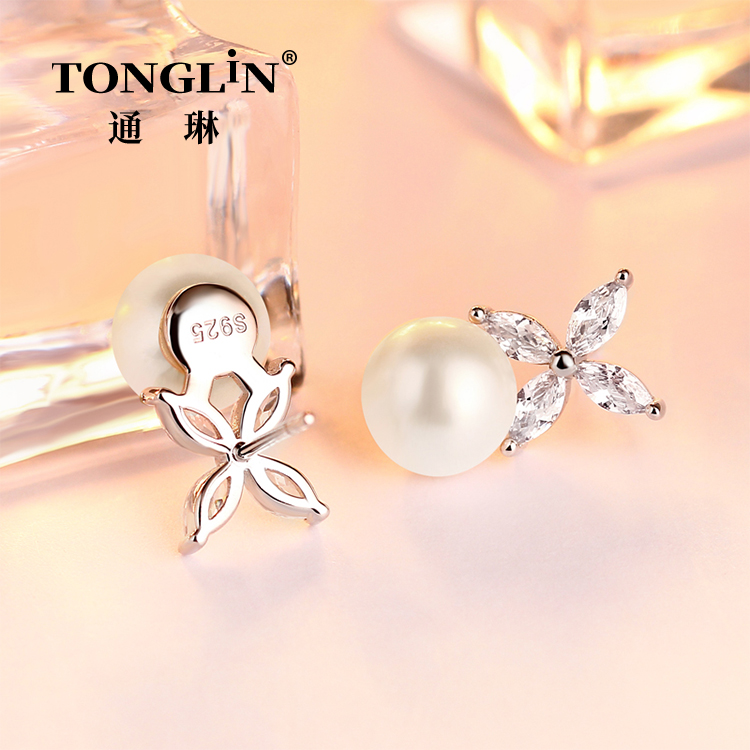 Four Leaf Clover Zircon Silver Pearl Stud Earrings