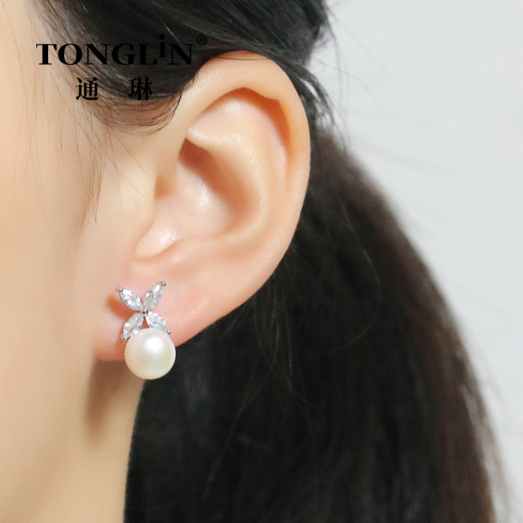 Four Leaf Clover Zircon Silver Pearl Stud Earrings