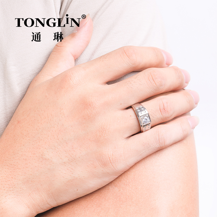 Bague de mariage classique pour hommes en argent avec zircone cubique