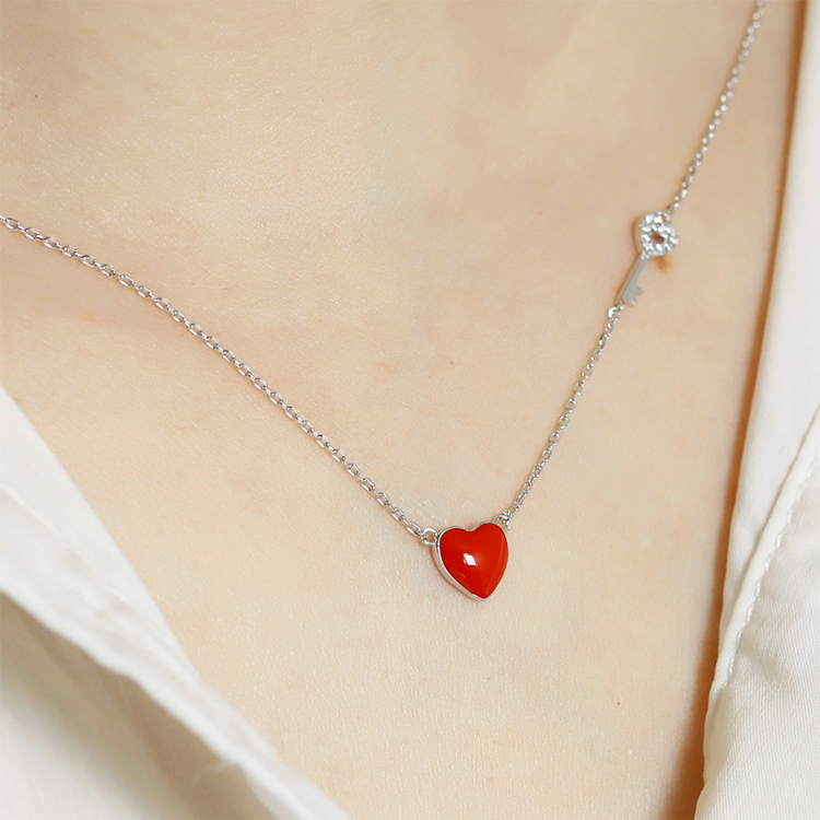 Stylish 925 Sterling Silver Necklace With Heart Pendant