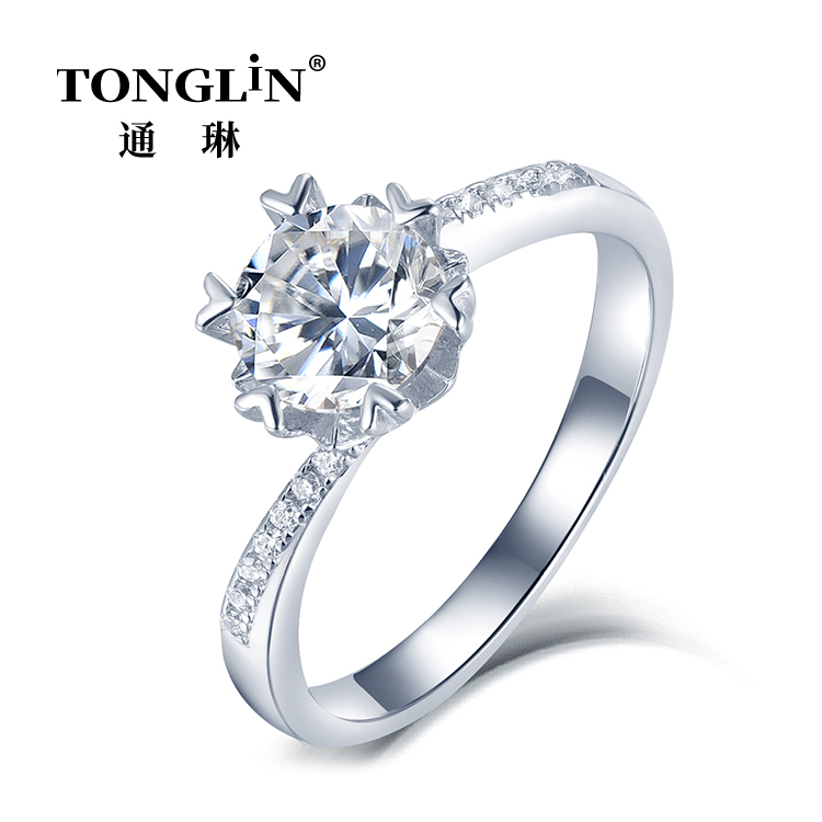 Bague de fiançailles Moissanite taille ronde en argent sterling