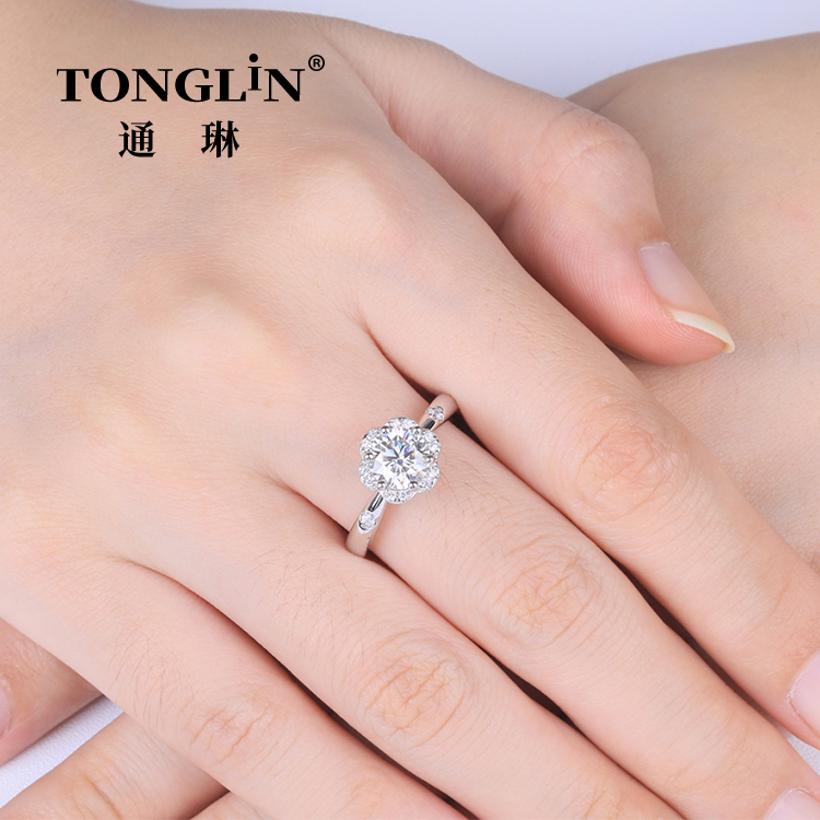 High Quality Silver 6 Prong Moissanite Engagement Ring