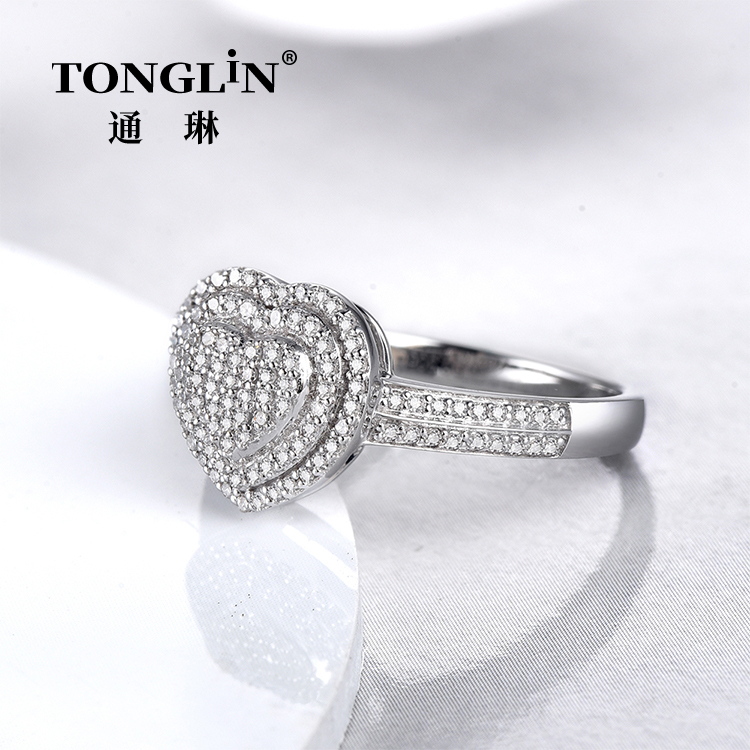 Dainty Heart Shape 18k White Gold Diamond Ring