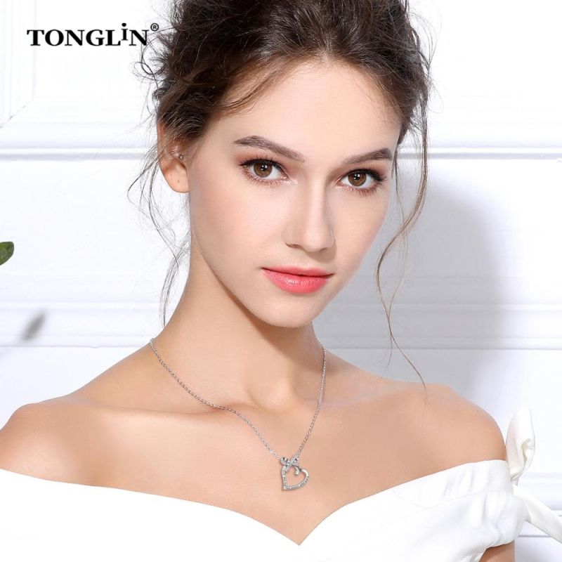 Fashionable simple women Jewelry Custom Necklace Sterling Silver Moissanite stone Custom Made Pendants For Chains
