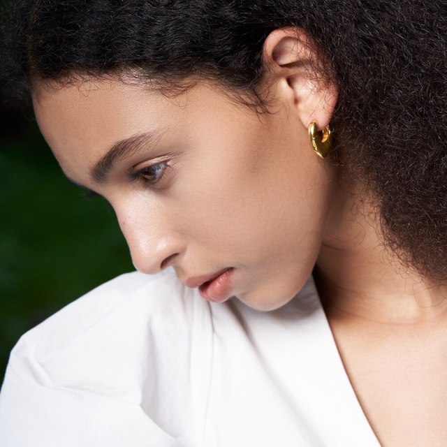 ENFASHION Hollow Heart Earring For Women Gold Color Stud Earrings 2021 Birthdays Gift Piercing Fashion Jewelry Kolczyki E211278