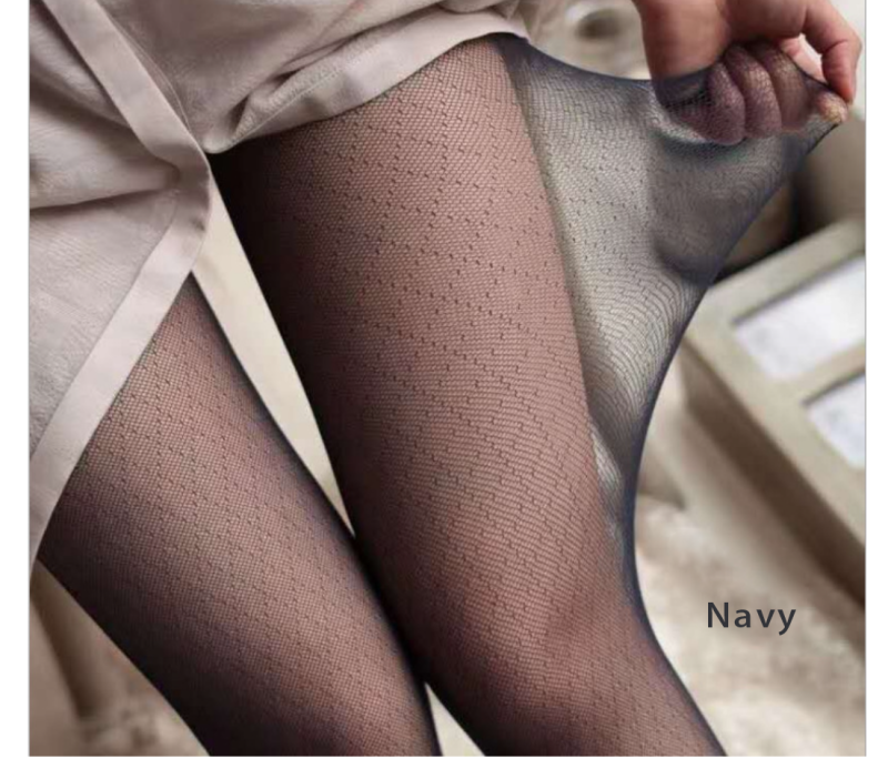 The new rhombus net stockings show thin legs, thin bottomed silk stockings and women's pantyhose