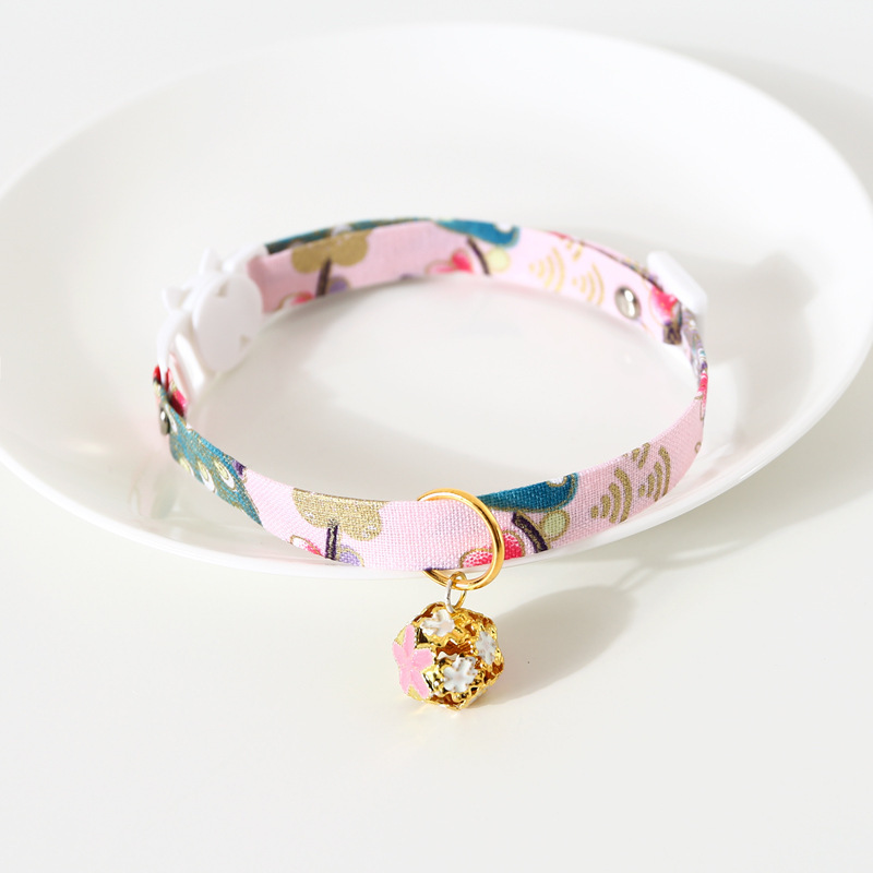 Adjustable pet flower hollowed-out bell collar cat dog collar dog rabbit Chinese accessories