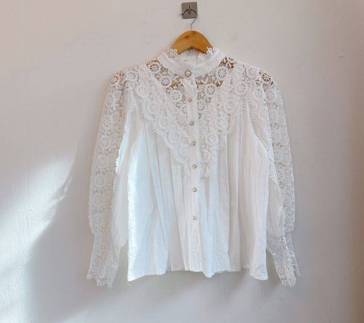 Petal Sleeve Stand Collar Hollow Out Flower Lace Patchwork Shirt Female Blusas All-match Women Lace Blouse Button White Top