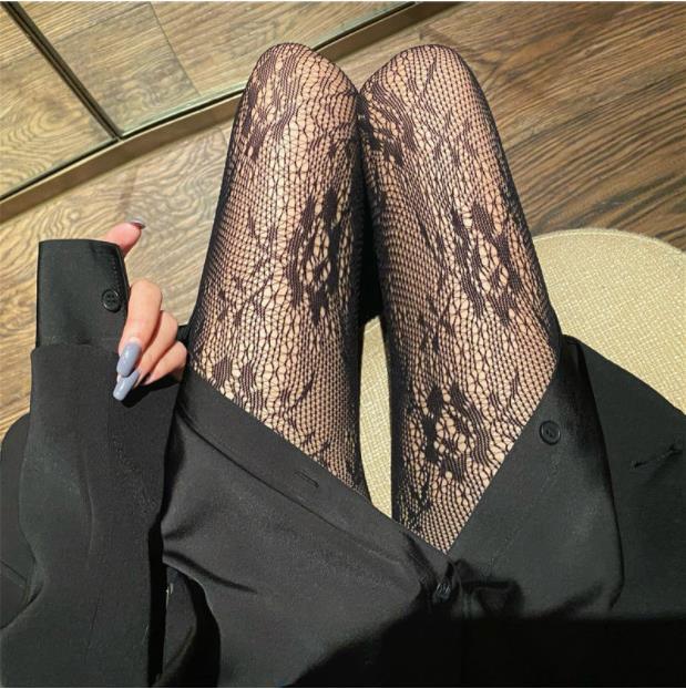 Moon sexy black fishing net socks women ins spring and autumn thin beautiful leg pants silk stockings bottom socks net red new style
