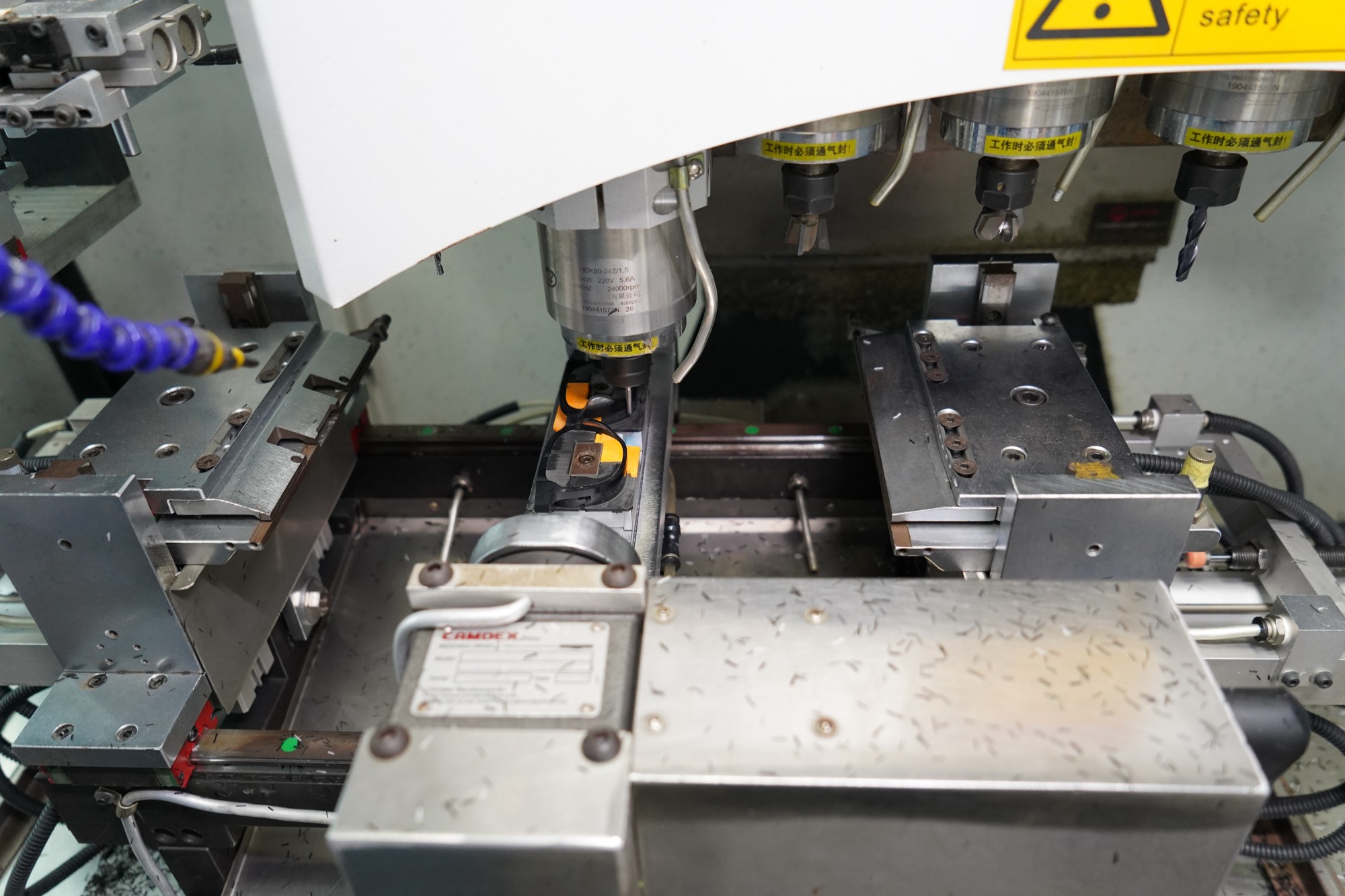 OUR EYEWEAR EQUIPMENT