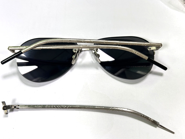 Customized temple patterns on metal glasses - small details that highlight brand personality