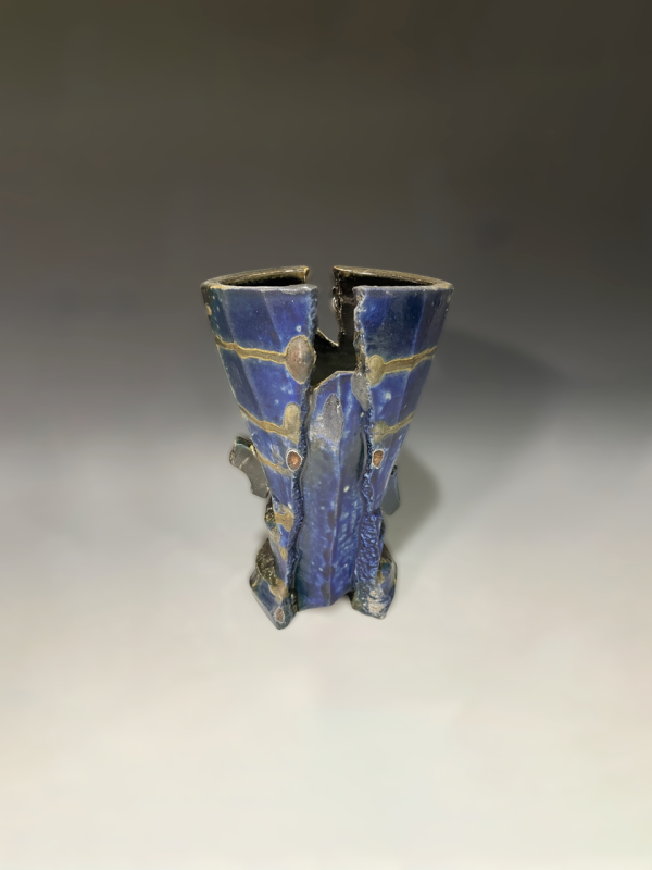 窯變藍瓶 / Kiln-Changed Blue Vase