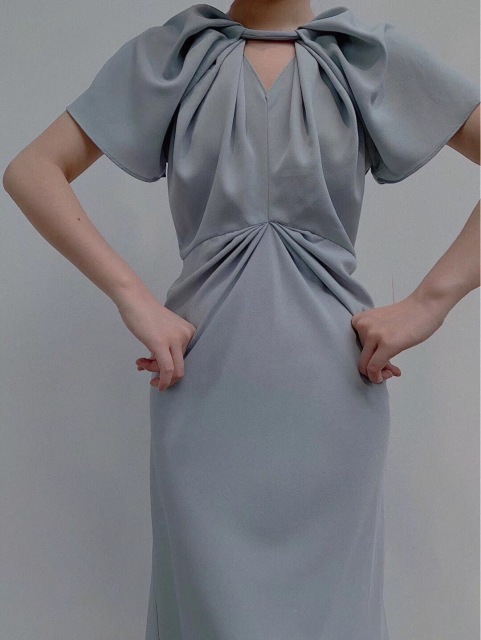 Swedish designer brand blogger with a small bourgeois minimalist neckline kink ring pleated slimming dress summer