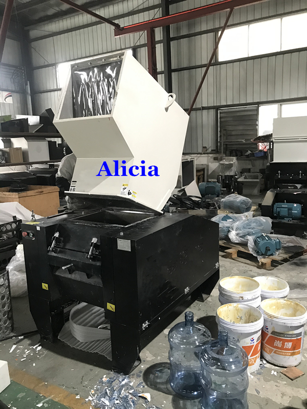 big hollow plastic industrial crusher