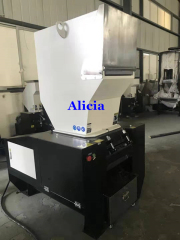 Heavy-duty crushing machine for big hollow plastics