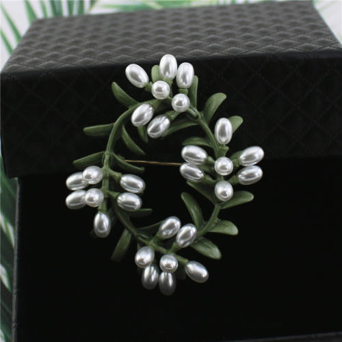 Handmade Exquisite Green Plant Brooch Corsage Woman Retro Pearl Brooches Coat Accessories Jewelry1122