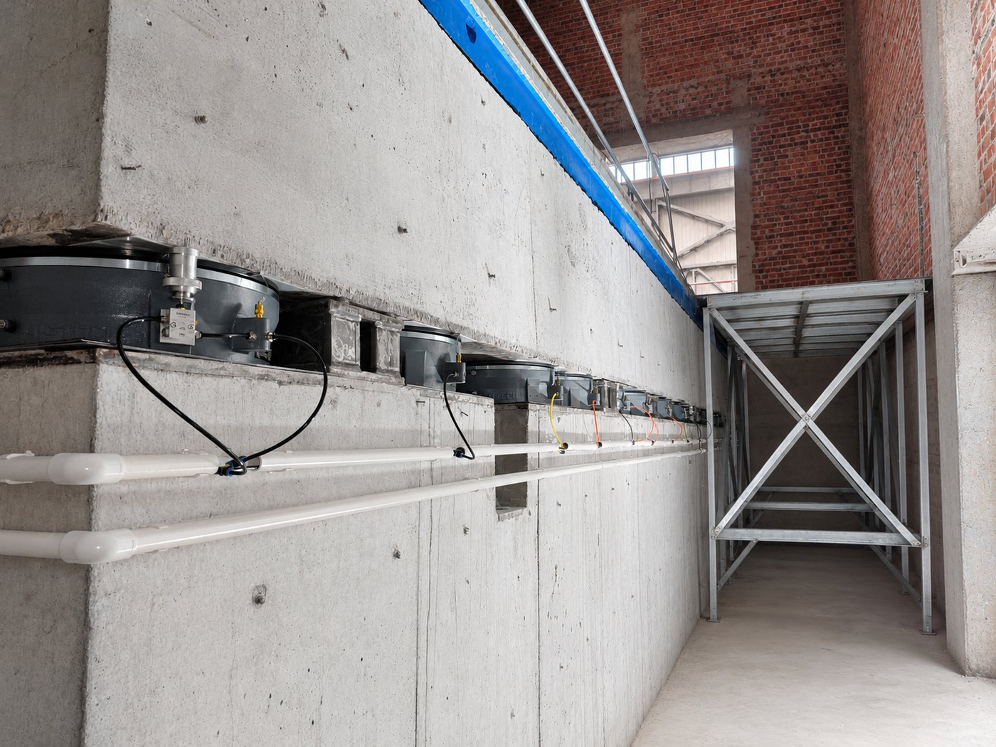 APS530 air isolation support for a 280 t engine test-bench floating foundation