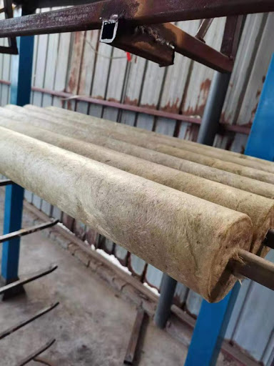 Rock wool pipe