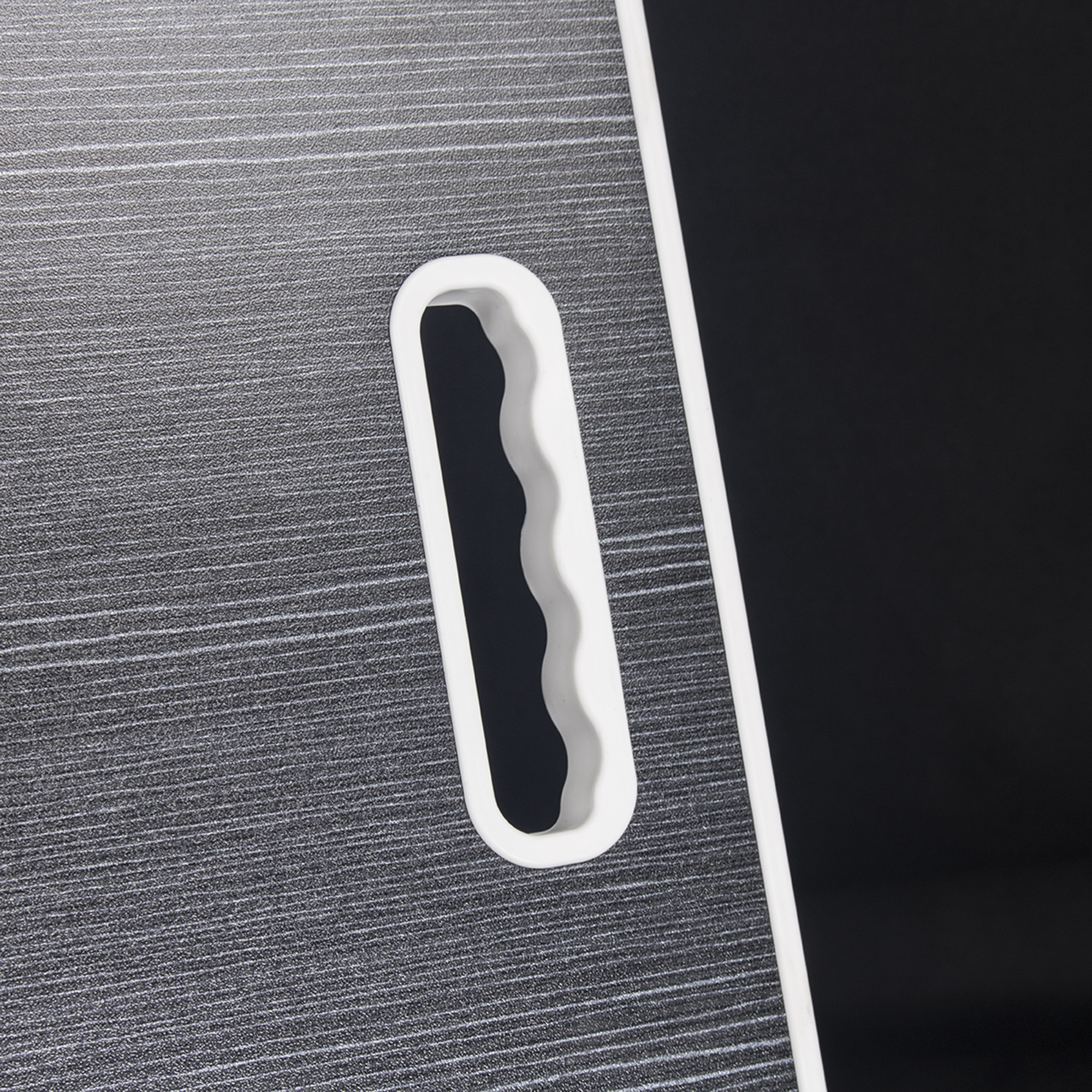 Foldable laptop table