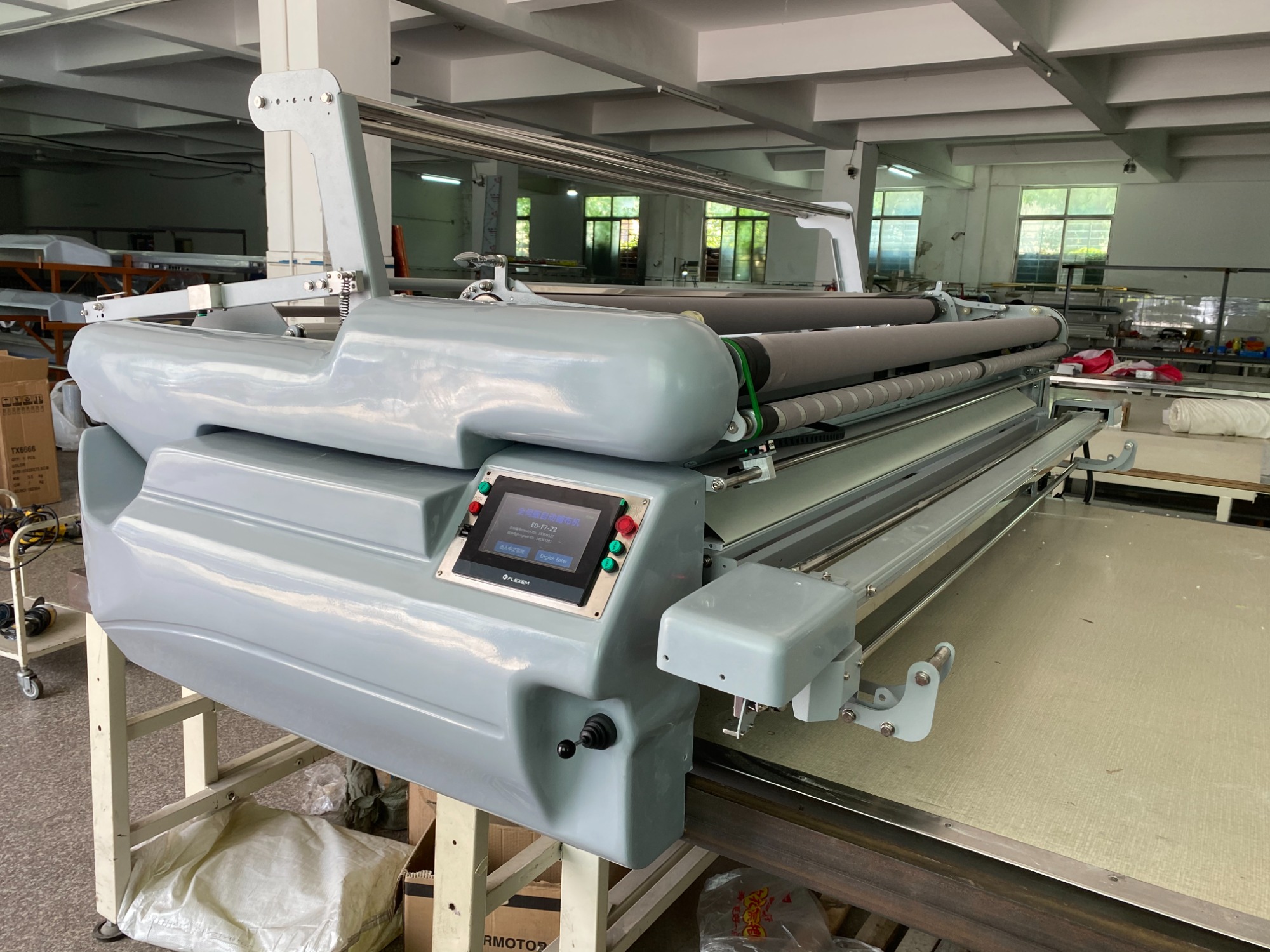 Automatic fabric spreading machine for knitting, woven.