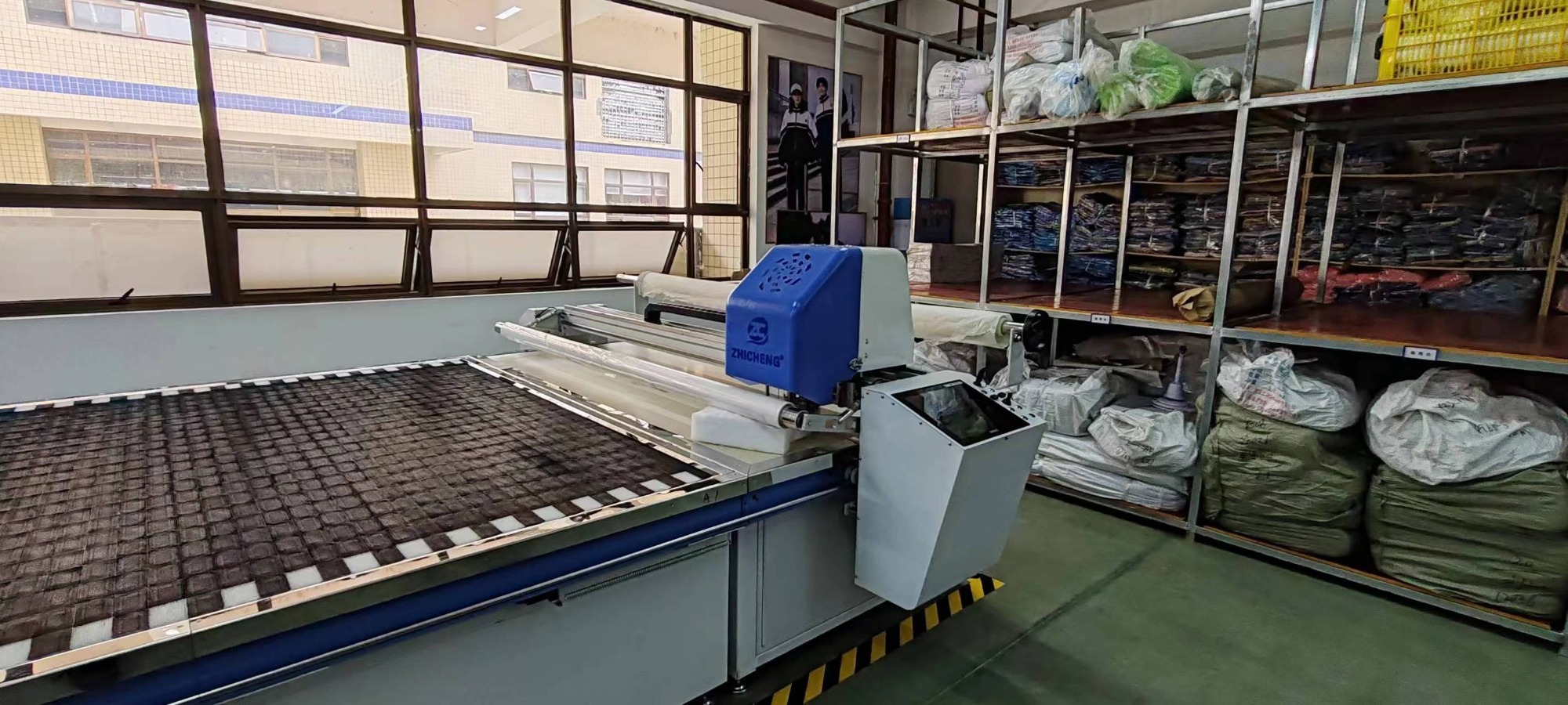 Integrated Automatic spreading and cutting machine