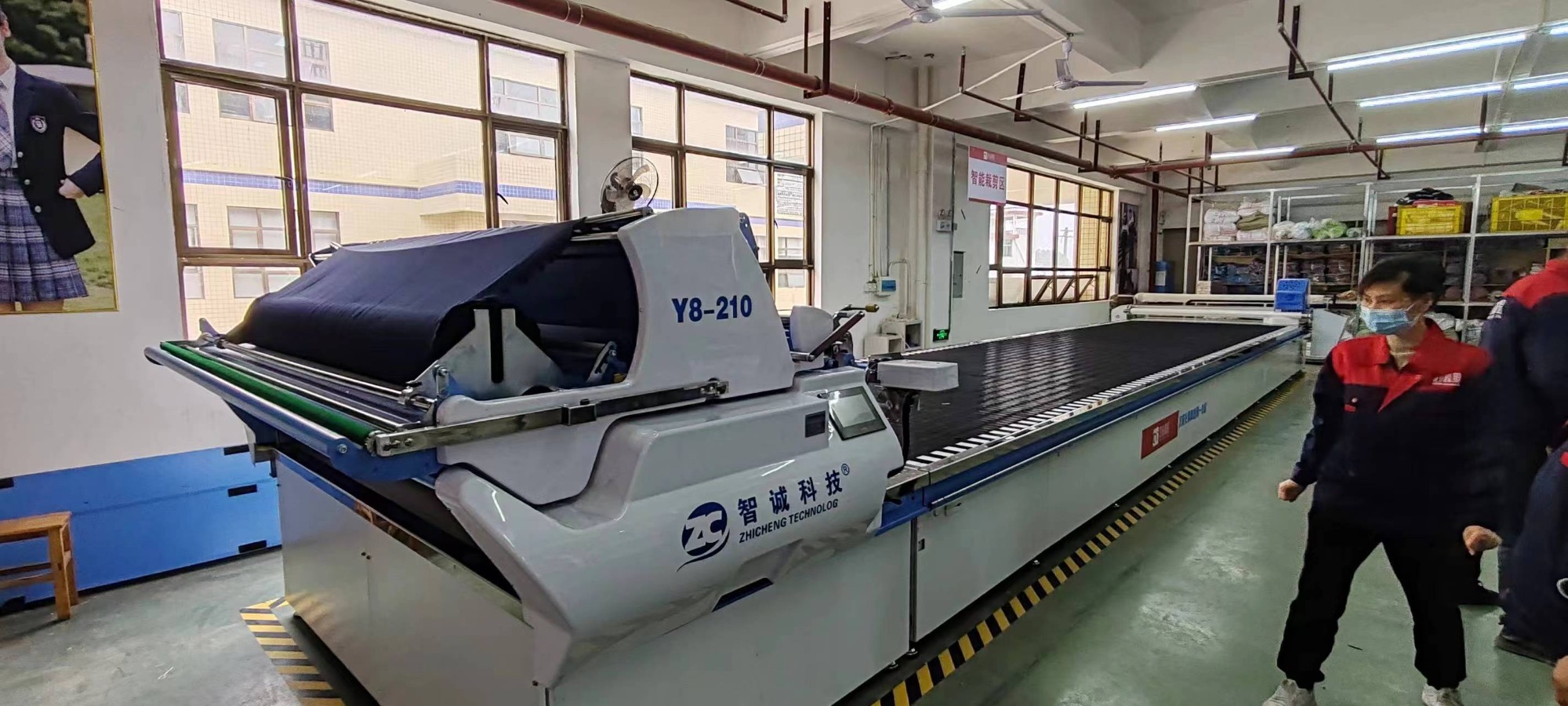 Integrated Automatic spreading and cutting machine