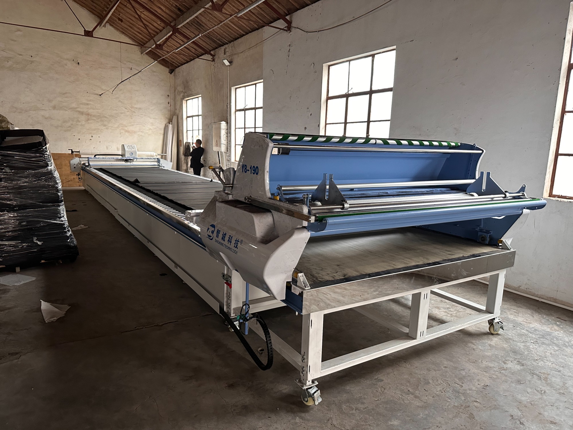 Integrated Automatic spreading and cutting machine