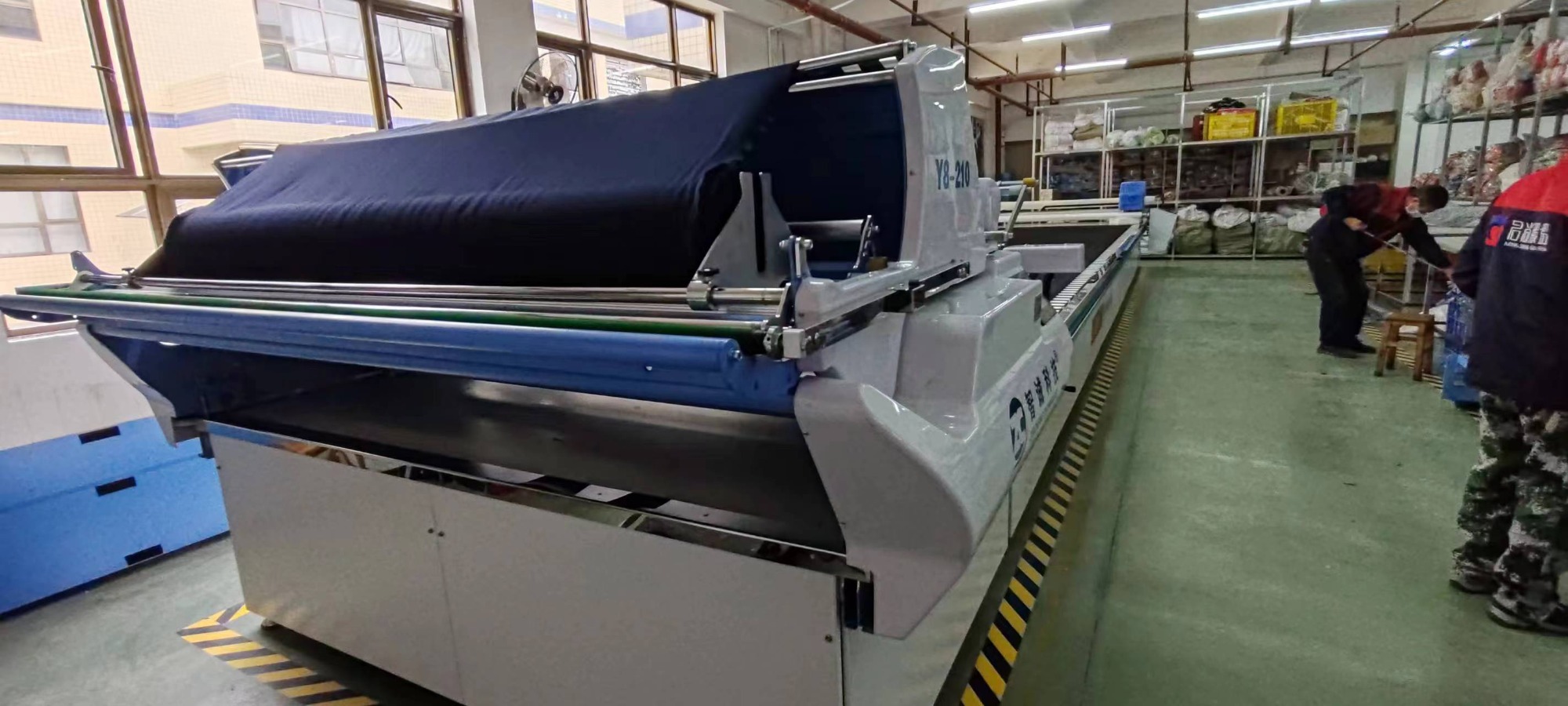 Integrated Automatic spreading and cutting machine