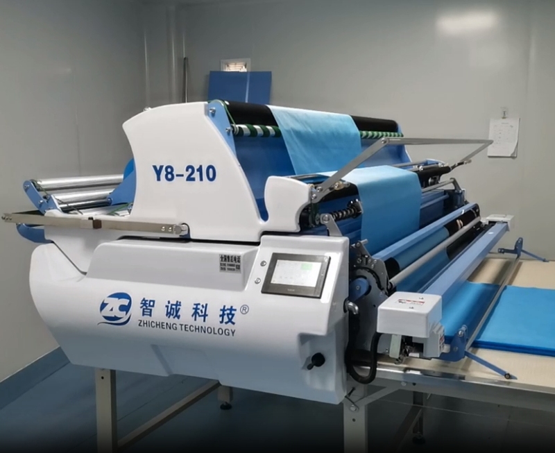 Automatic spreading machine for woven