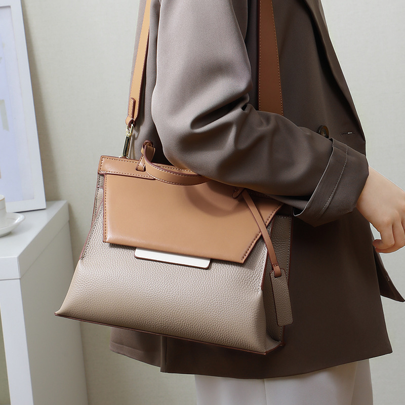 Fashion large capacity shoulder bag