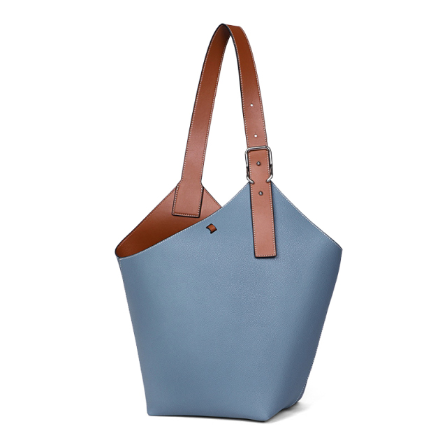 Large capacity leather handbag