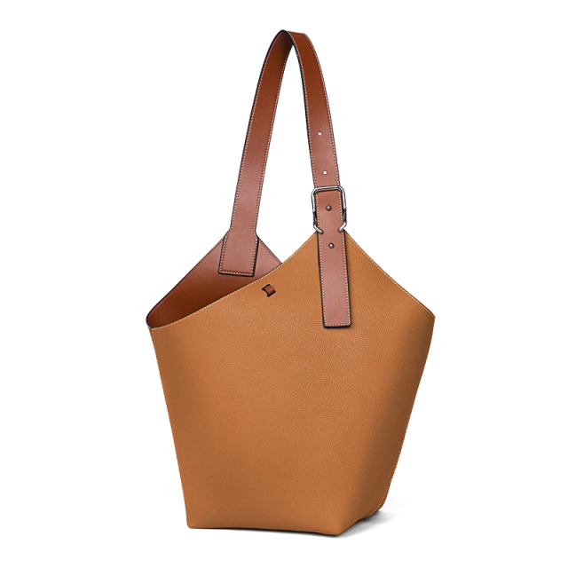 Large capacity leather handbag