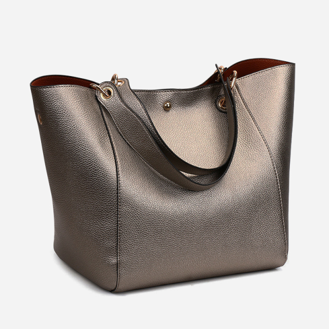 Large capacity magnetic buckle tote bag
