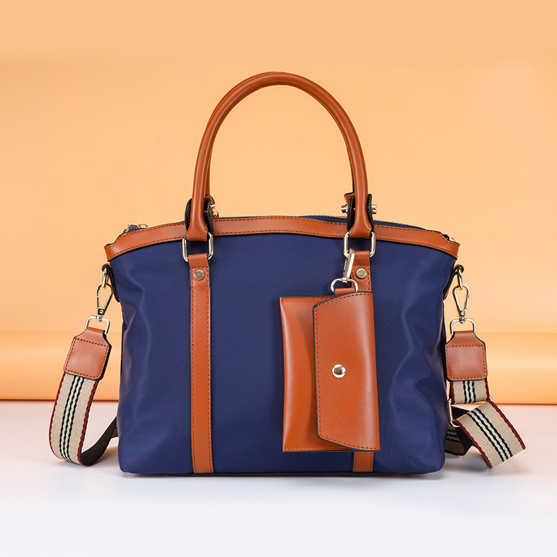 Fashionable and versatile handbag