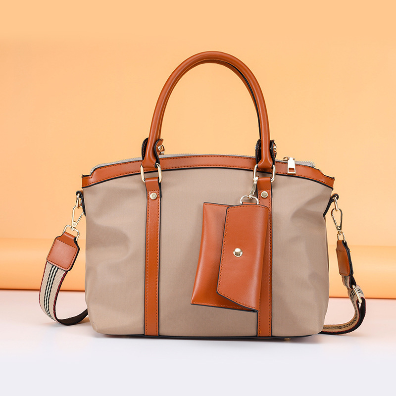 Fashionable and versatile handbag